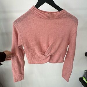 Pink cropped sweater with a twist detail